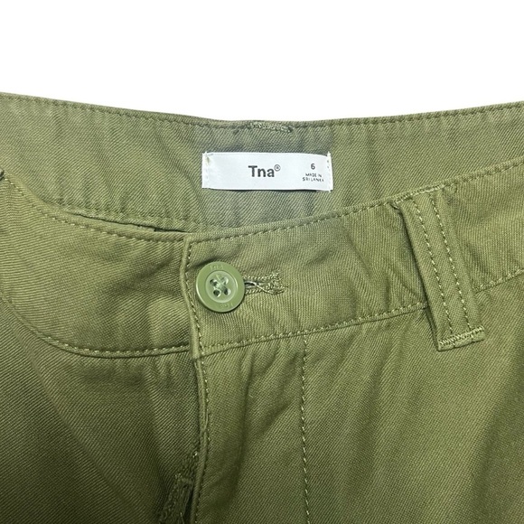 TNA Aritzia Cargo Pants Olive Camo Green Size 6 - Picture 4 of 7